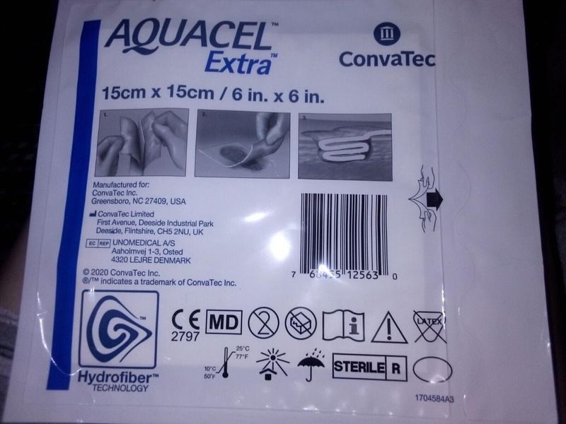Повязка ConvaTec Aquacel Extra (6*6)15х15 см.- Absorbent HYDROFIBER , усиленная гидроволокно 1 шт.  Aquacel Extra1515 фото