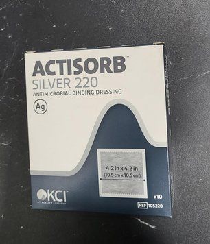 Антимикробная связывающая повязка Actisorb Silver 220 Antimicrobial Binding Dressing 10.5 см -10.5 см 1 шт ActisorbSil220 10.5x10.5 фото